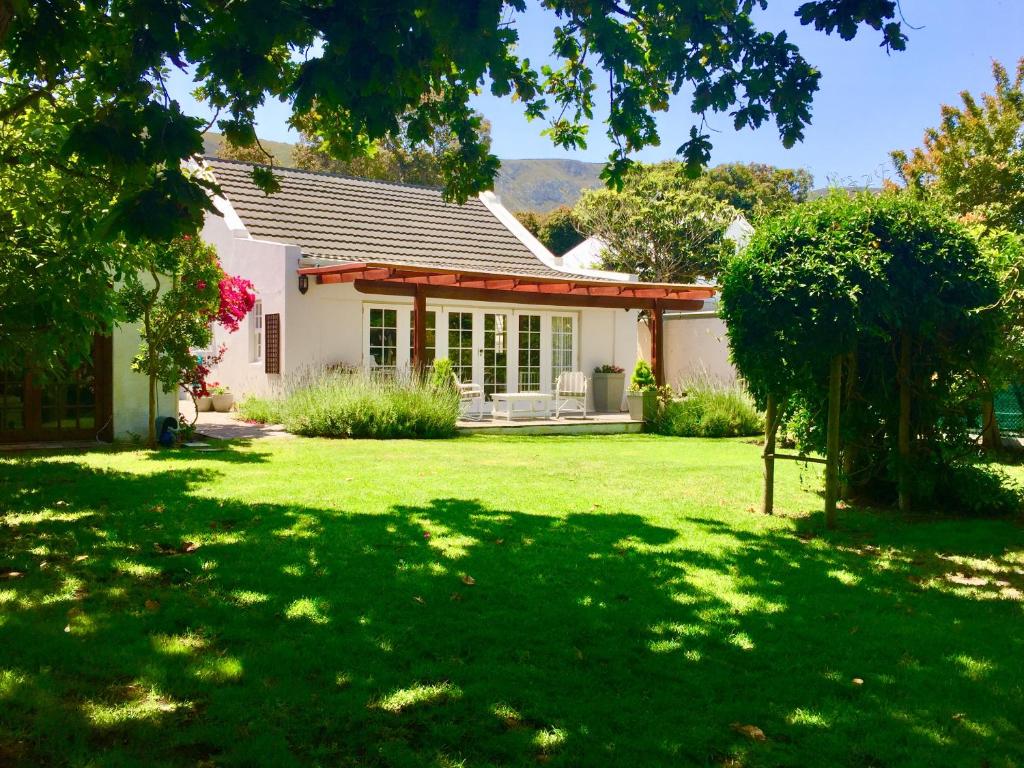 Acorn cottage photo 1