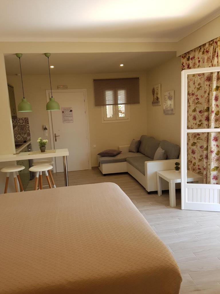 Angels Pool Studios and Apartments photo 3