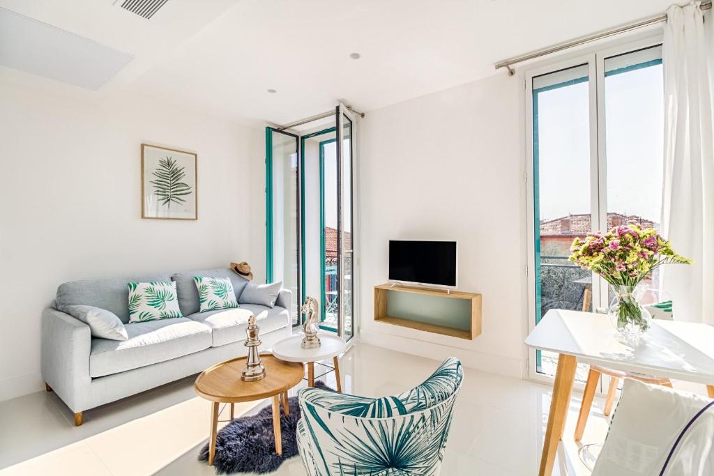 NEW ! SEA VIEW Design + Balcony 203