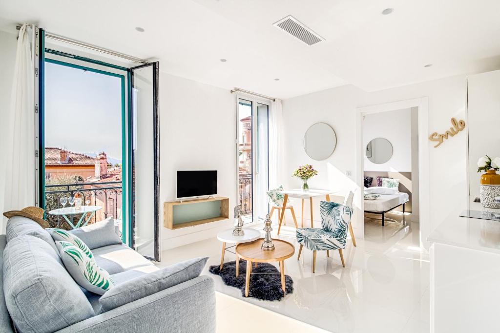 NEW ! SEA VIEW Design + Balcony 203 photo 1