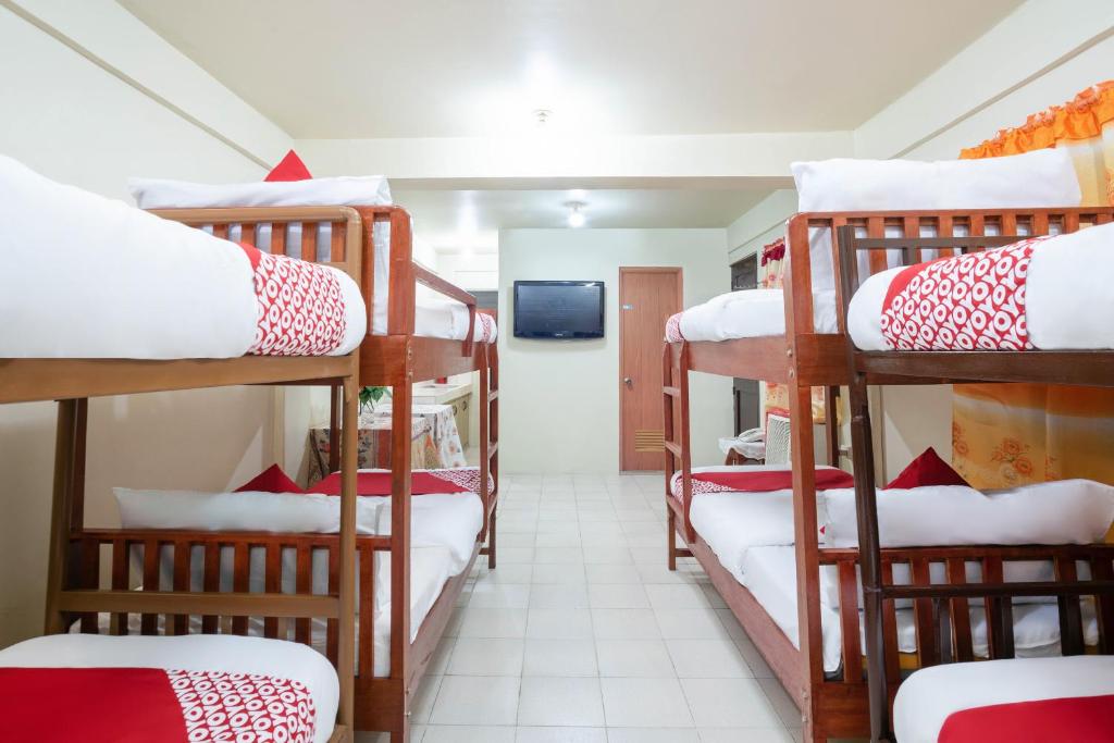 Номер (Общий номер для мужчин и женщин с 8 кроватями), OYO 145 Conrado's Apartelle