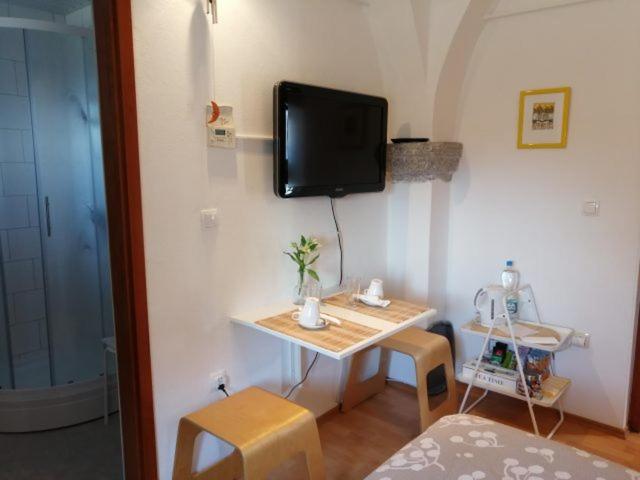City center blue sky house photo 3