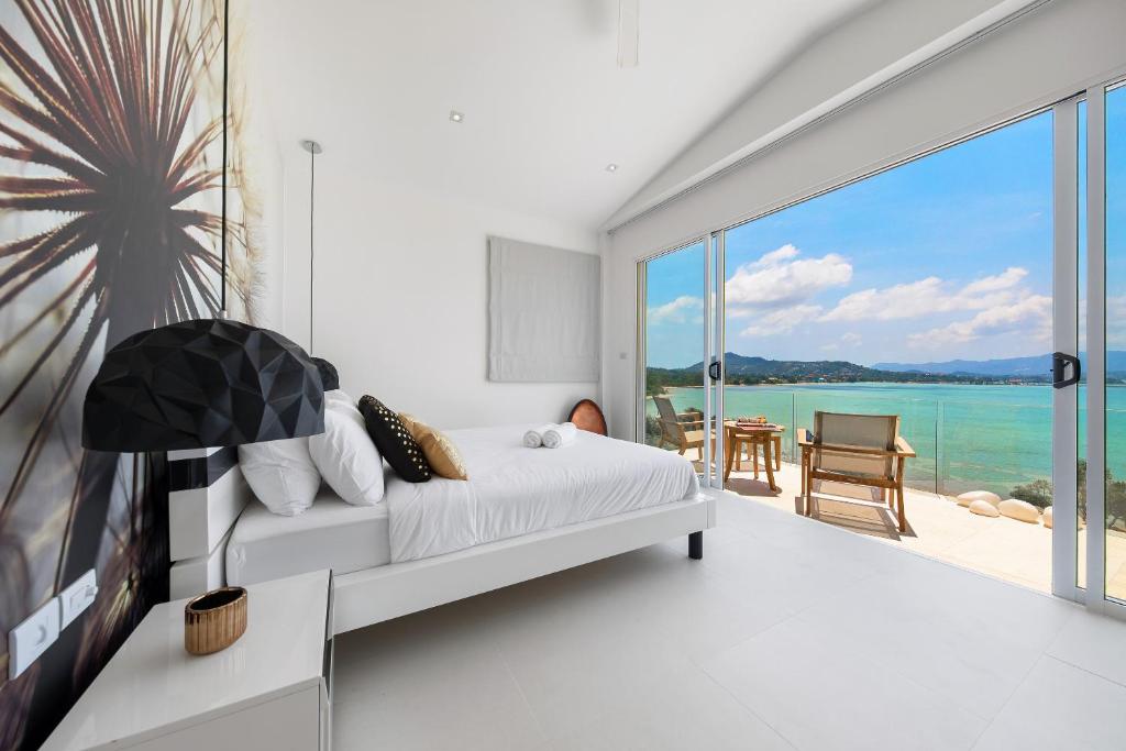 BEACHSIDE VILLA plus APARTMENT - AVA - at SUNSET COVE LUXURY VILLAS, 5 BED 5 BATH, Amazing SEA and MOUNTAIN VIEWS, only 100m walk to Swimming Beach photo 4