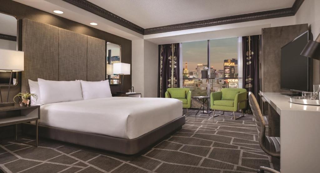 Двухместный (Номер Tower Premium с кроватью размера «king-size»), Luxor