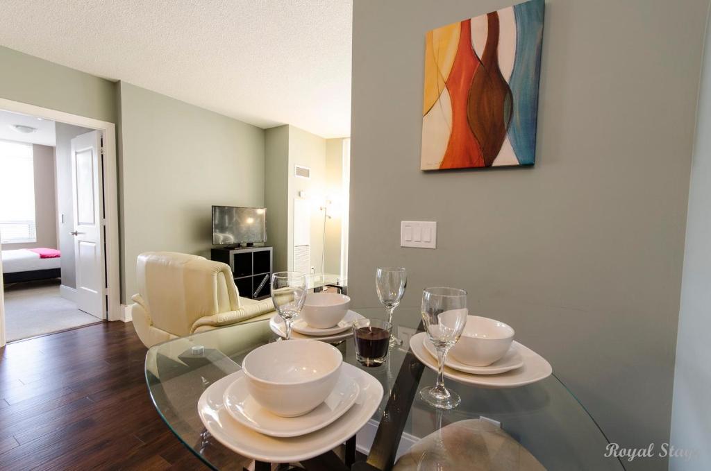 Royal Stays Furnished Apartments - Square One photo 4