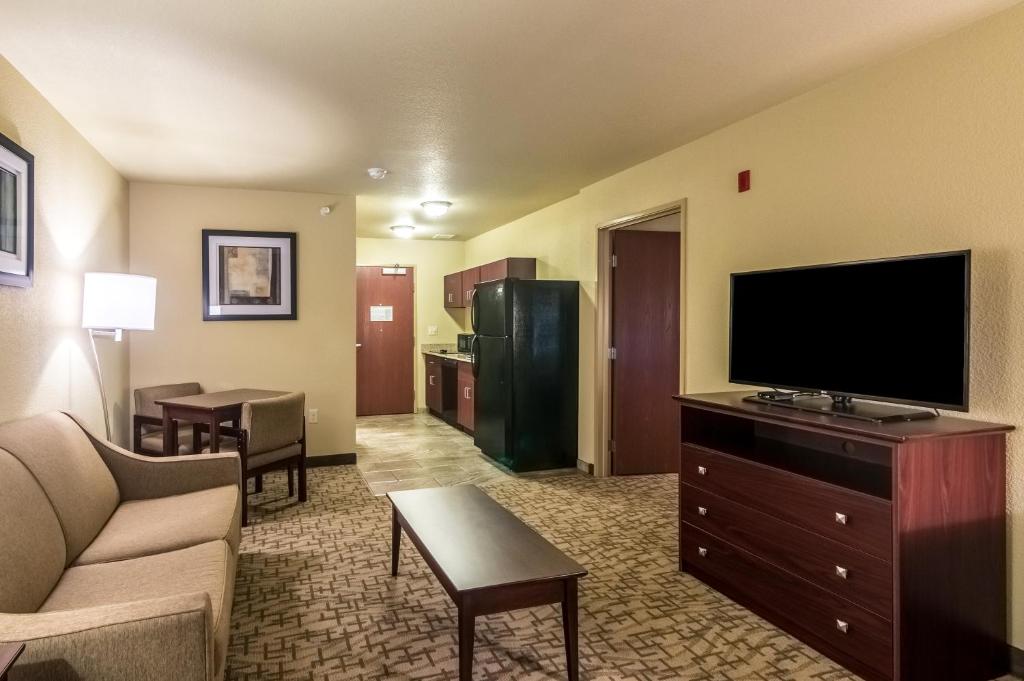 Cobblestone Inn & Suites - Lakin - Tap to explore photos