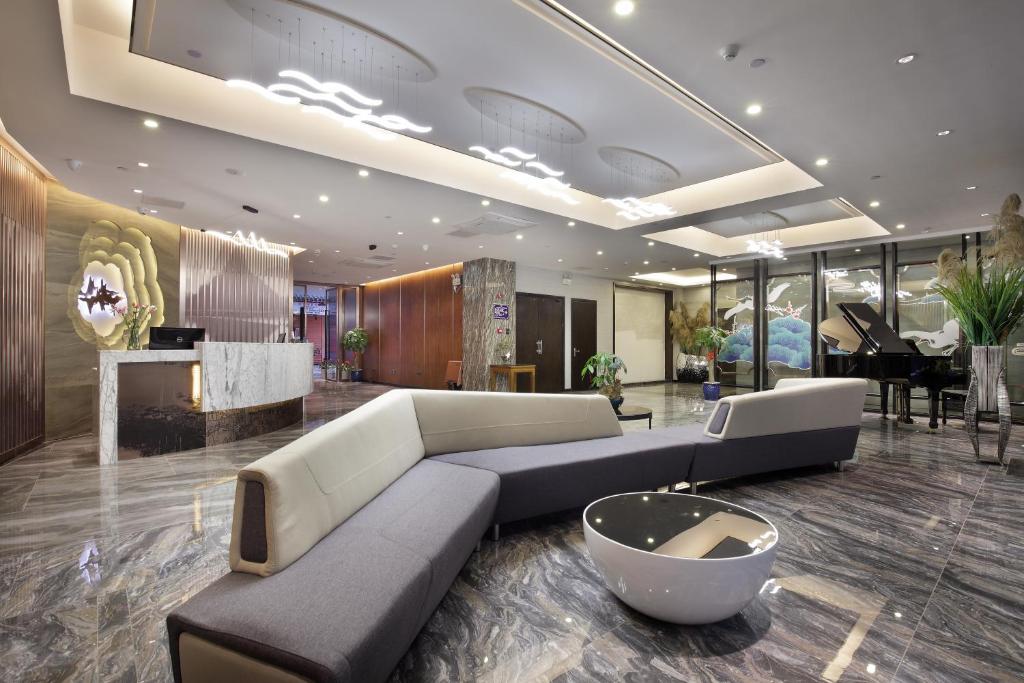 Wing Hotel Guilin - Central Square photo 3