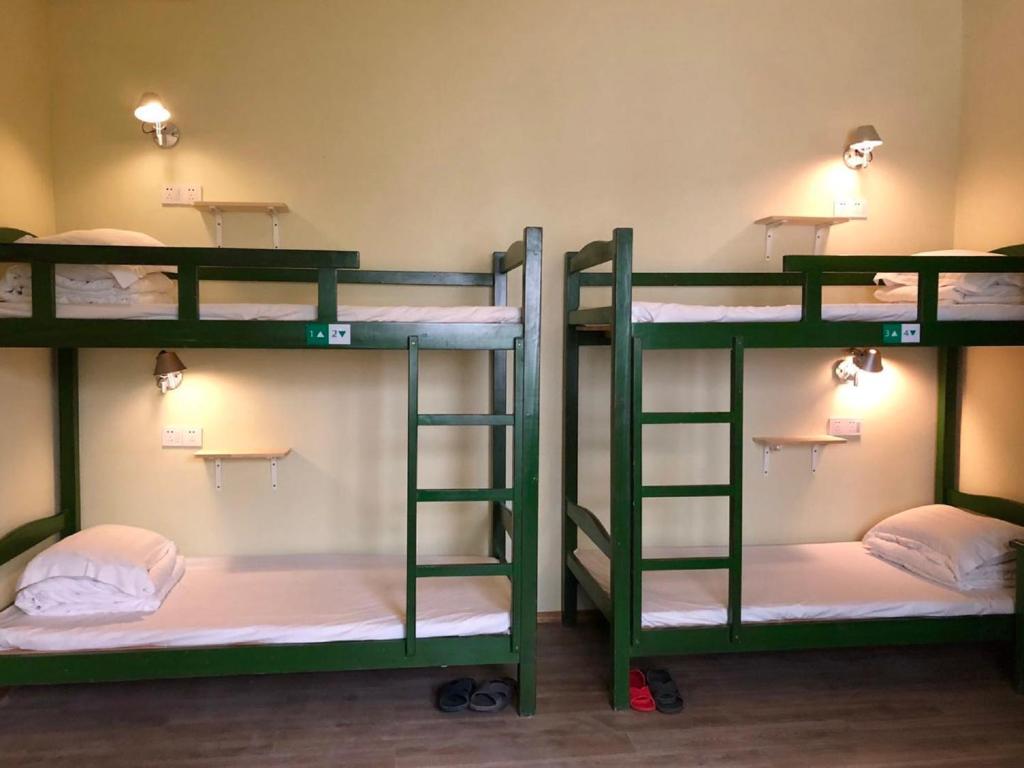 Номер (Bed in 6-Bed Female Sunny Dormitory Room with Private Bathroom), Wushanyi International Youth Hostel