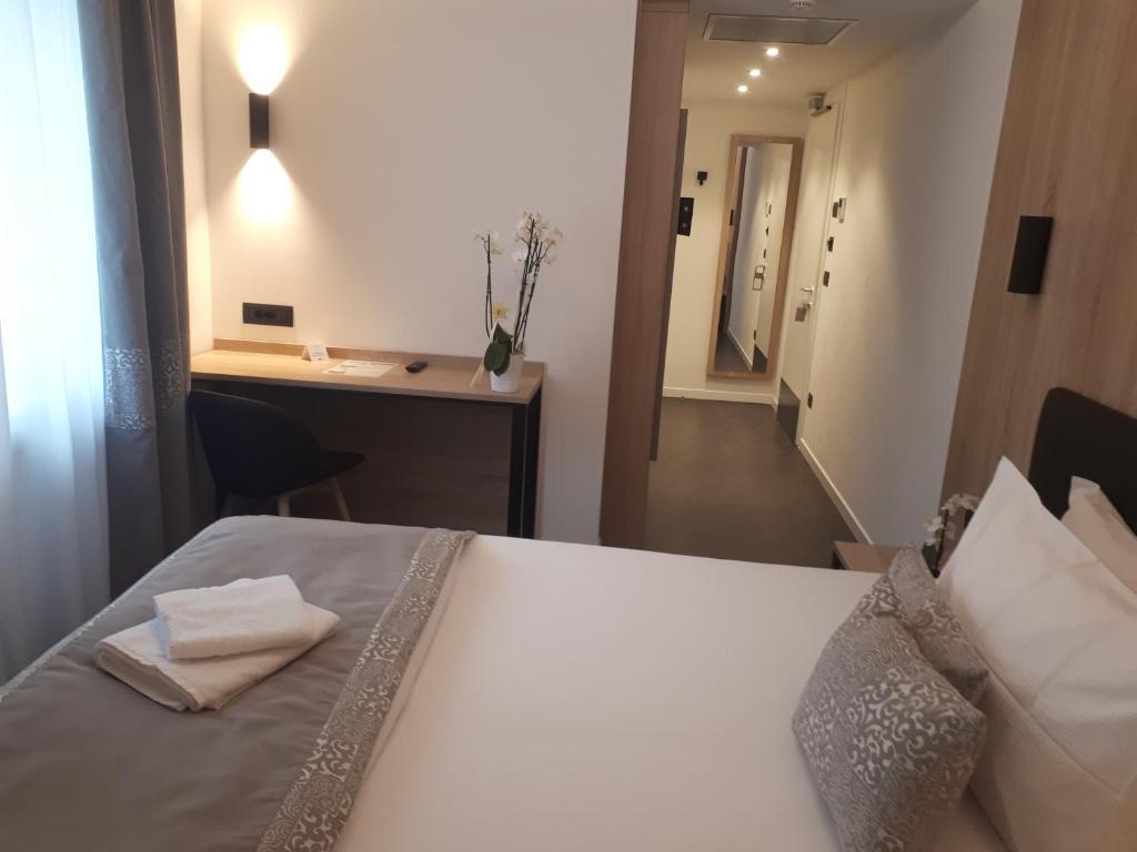 Tourist Hotel photo 1