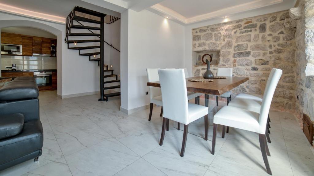 Beachfront Villa Perast photo 3