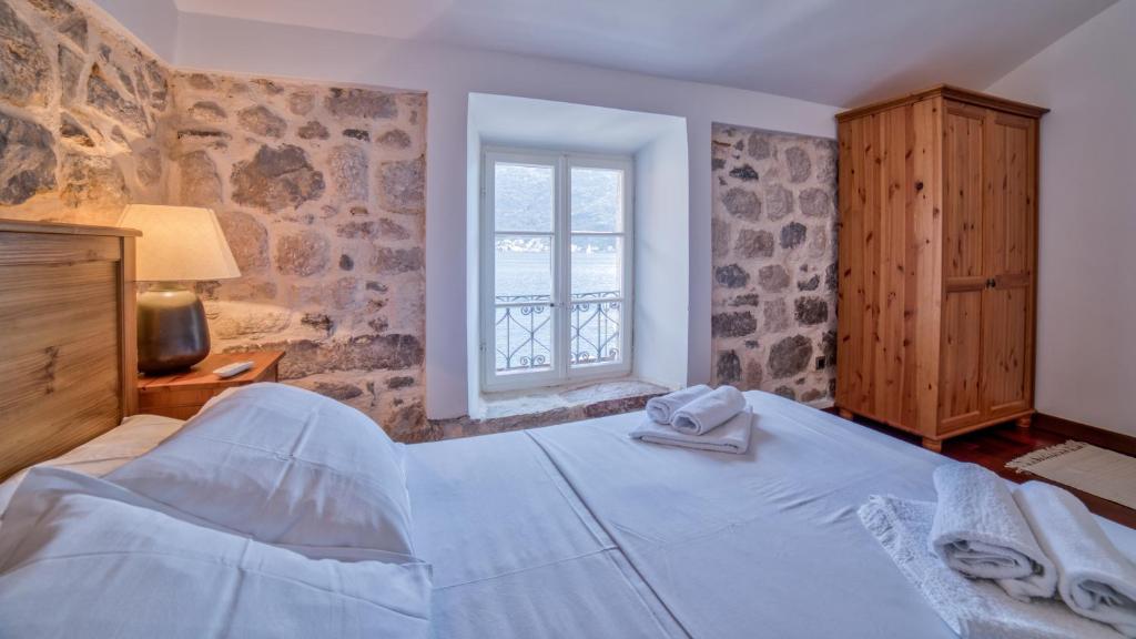Beachfront Villa Perast photo 1