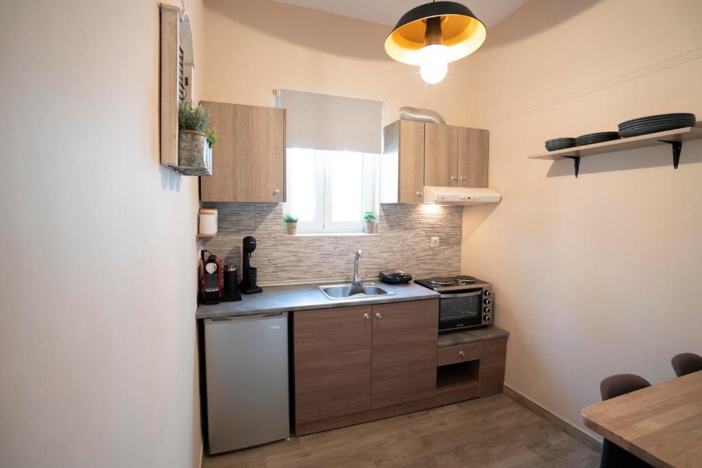 COZY APT NEXT TO METRO AND CLOSE TO ACROPOLIS! - Tap to explore photos