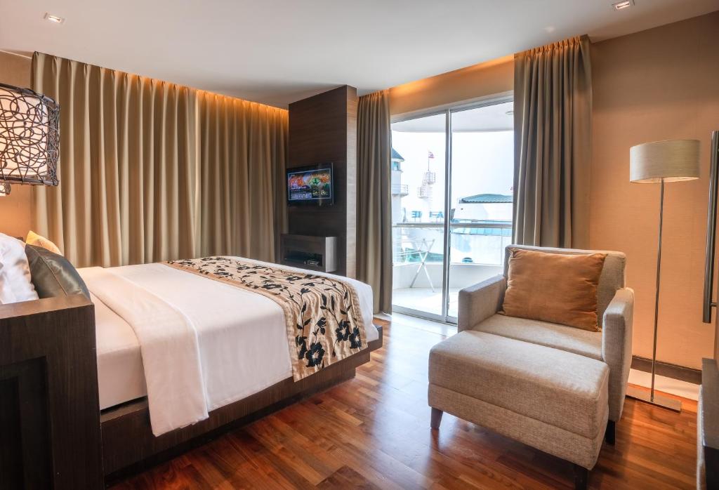 Сьюит (Люкс с видом на океан), Отель A-One Pattaya Beach Resort