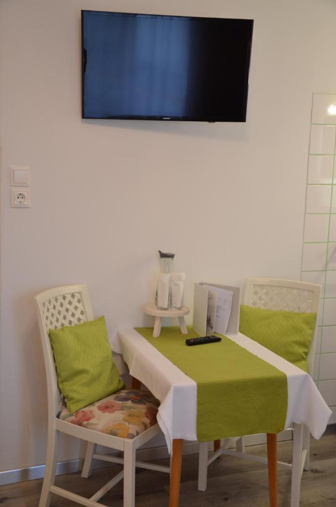 Pension & Restaurant La Amalia Room Type - Standard Queen Room