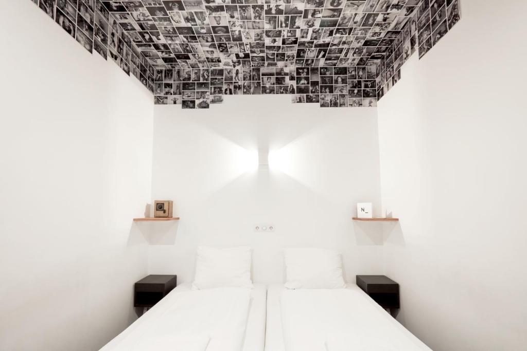 Двухместный (Номер Secret Bookcase M (общая ванная комната)), Hotel Not Hotel
