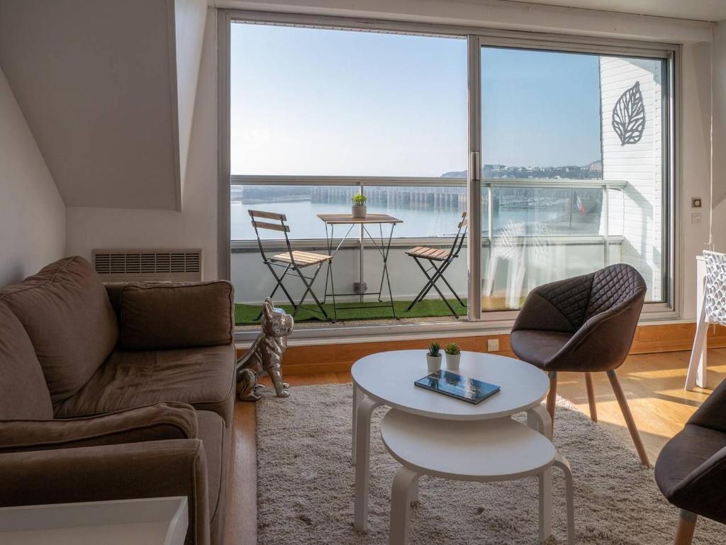 UN BALCON SUR LA MER, ACCES DIRECT A LA PLAGE photo 3