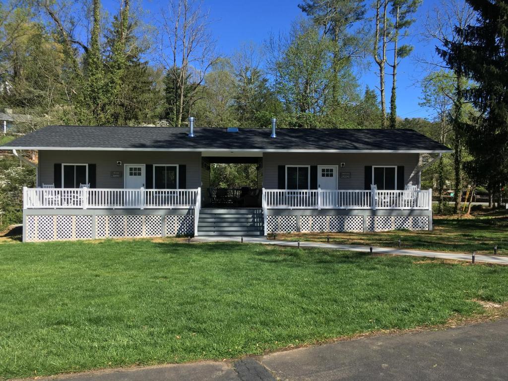 Brookside Cottages image