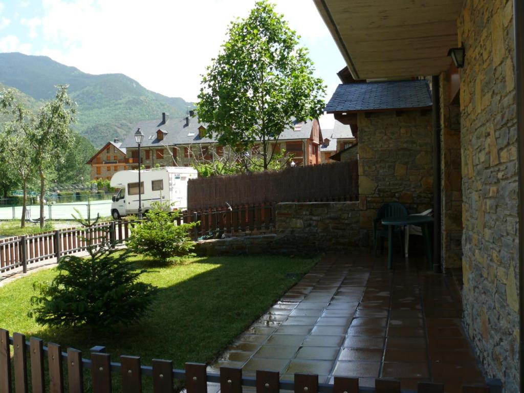 Apartamentos wifi Baqueira & Aigüestortes con jardín privado photo 1