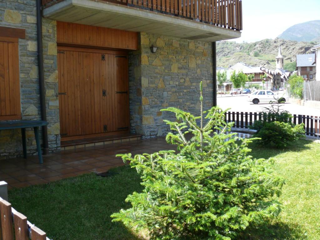 Apartamentos wifi Baqueira & Aigüestortes con jardín privado photo 3