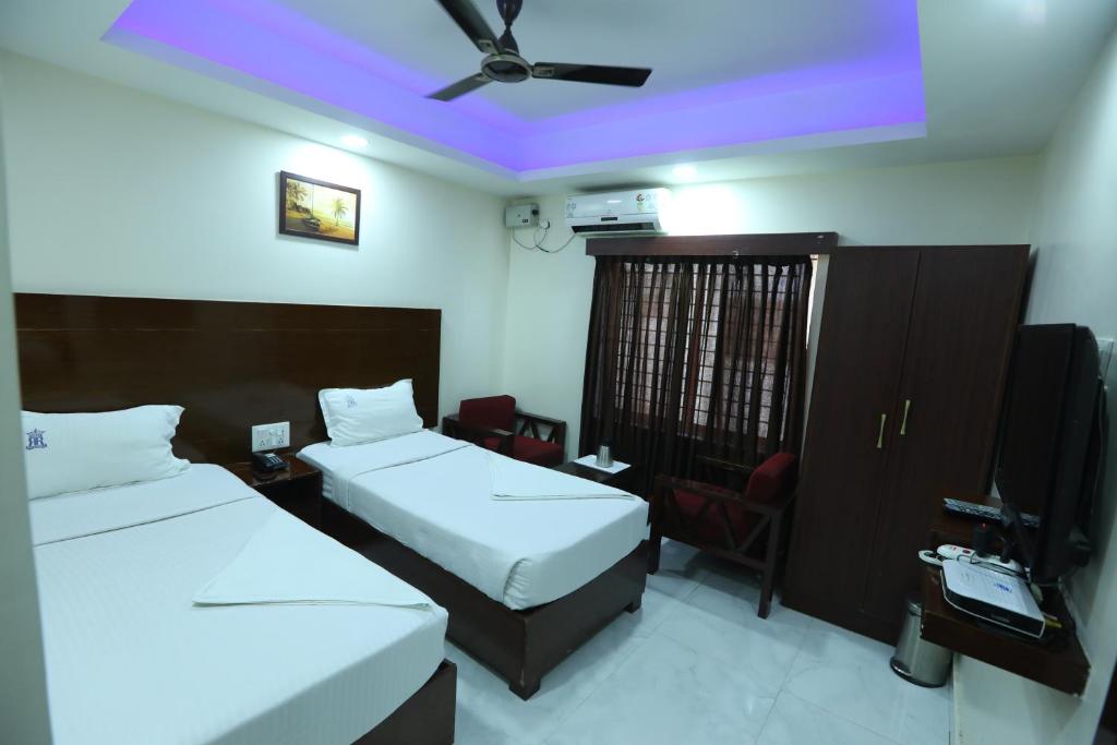 Двухместный (Deluxe Double Room (Non-A/C)), Hotel R R International