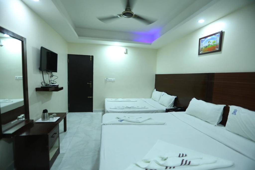 Четырехместный (King Room with Two King Beds (A/C)), Hotel R R International