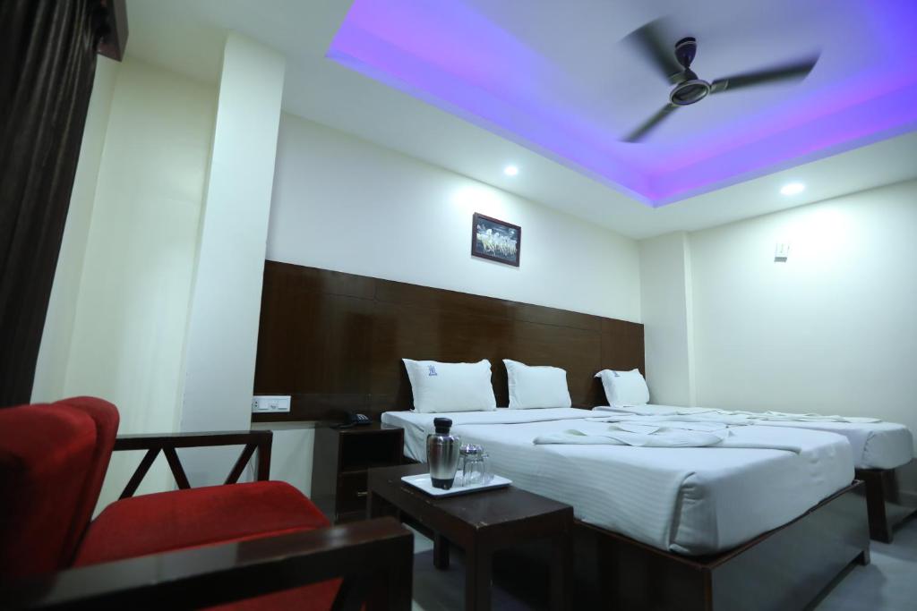 Трехместный (Executive Triple Room (A/C)), Hotel R R International