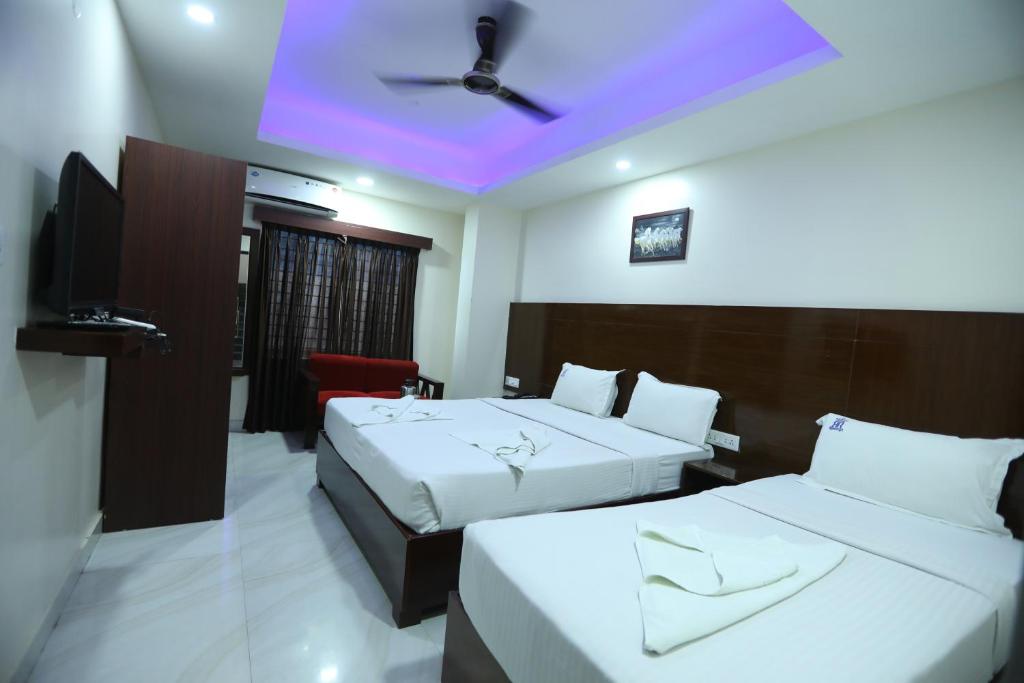 Трехместный (Executive Triple Room (A/C)), Hotel R R International