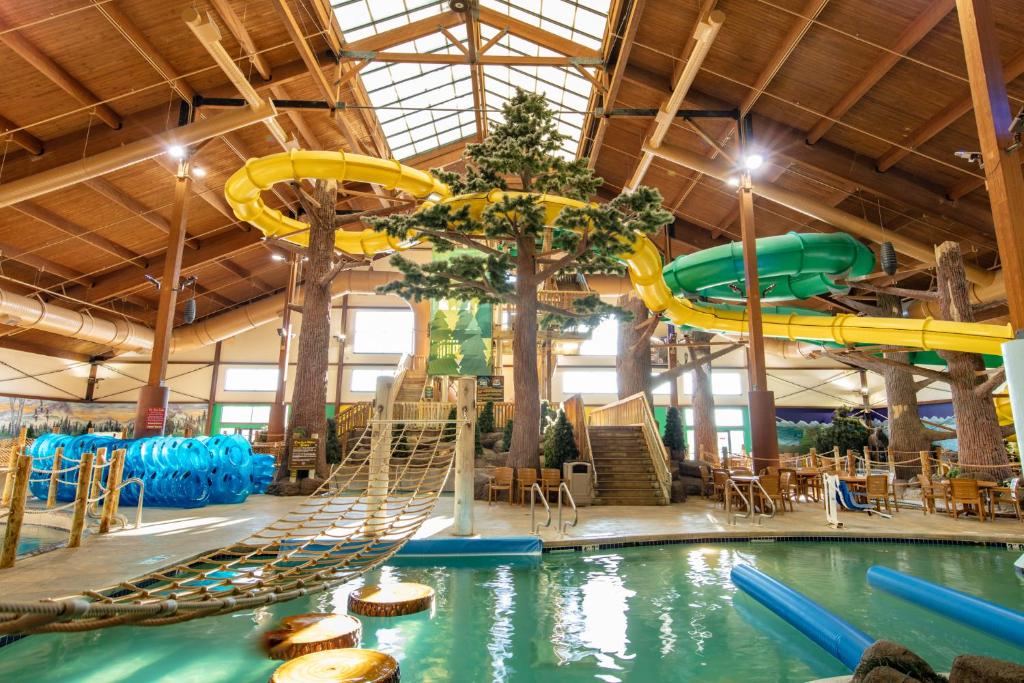 Timber Ridge Lodge and Waterpark image