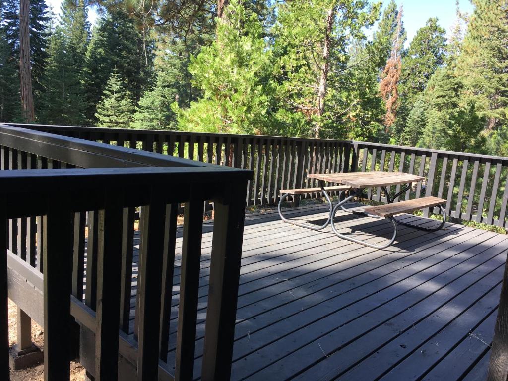 Classic Carnelian Bay Log Cabin photo 2