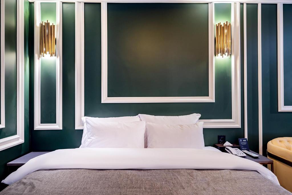 THE GRAY HOTEL Room Type - Standard Double Room