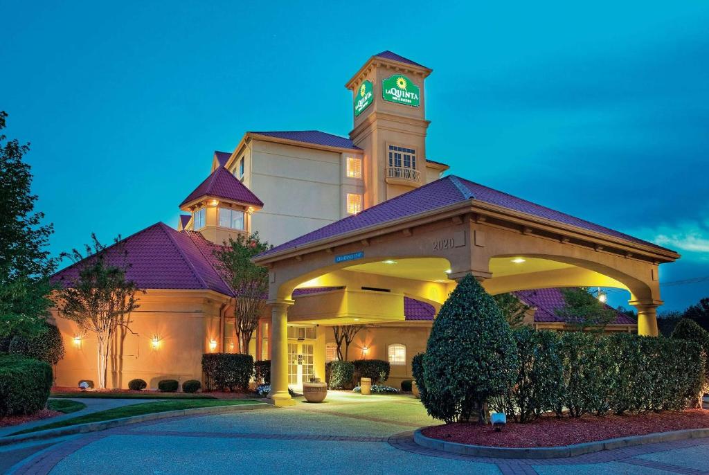 La Quinta Inn & Suites by Wyndham Winston-Salem image