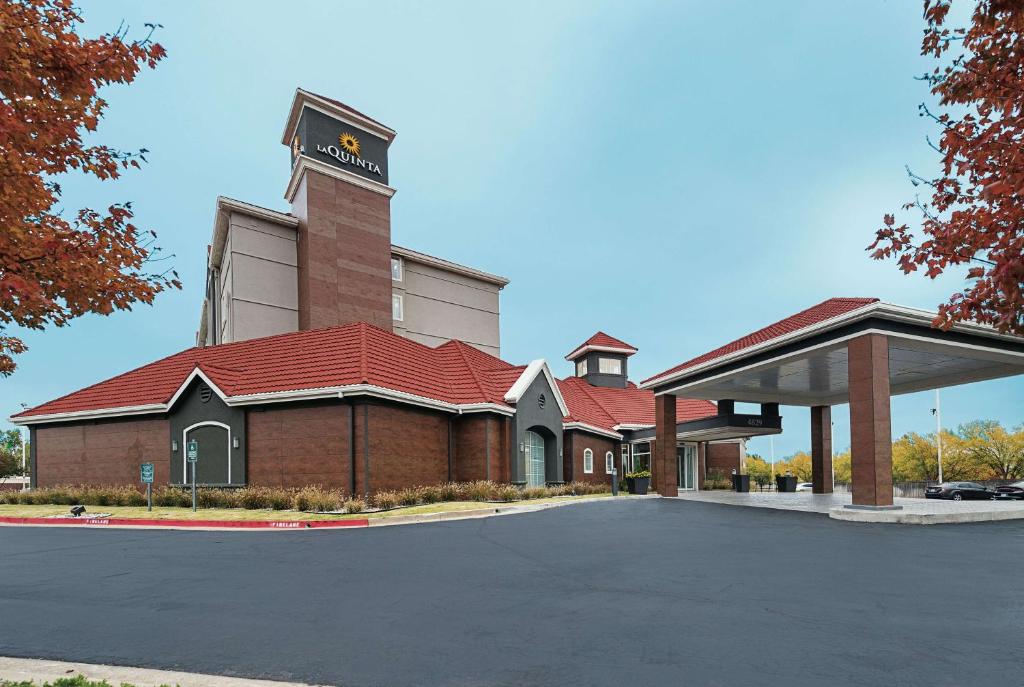 La Quinta by Wyndham Oklahoma City - NW Expwy photo 1