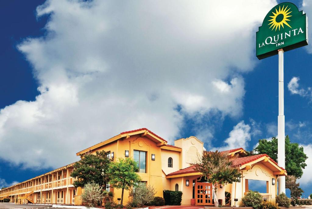 La Quinta Inn by Wyndham Odessa photo 1