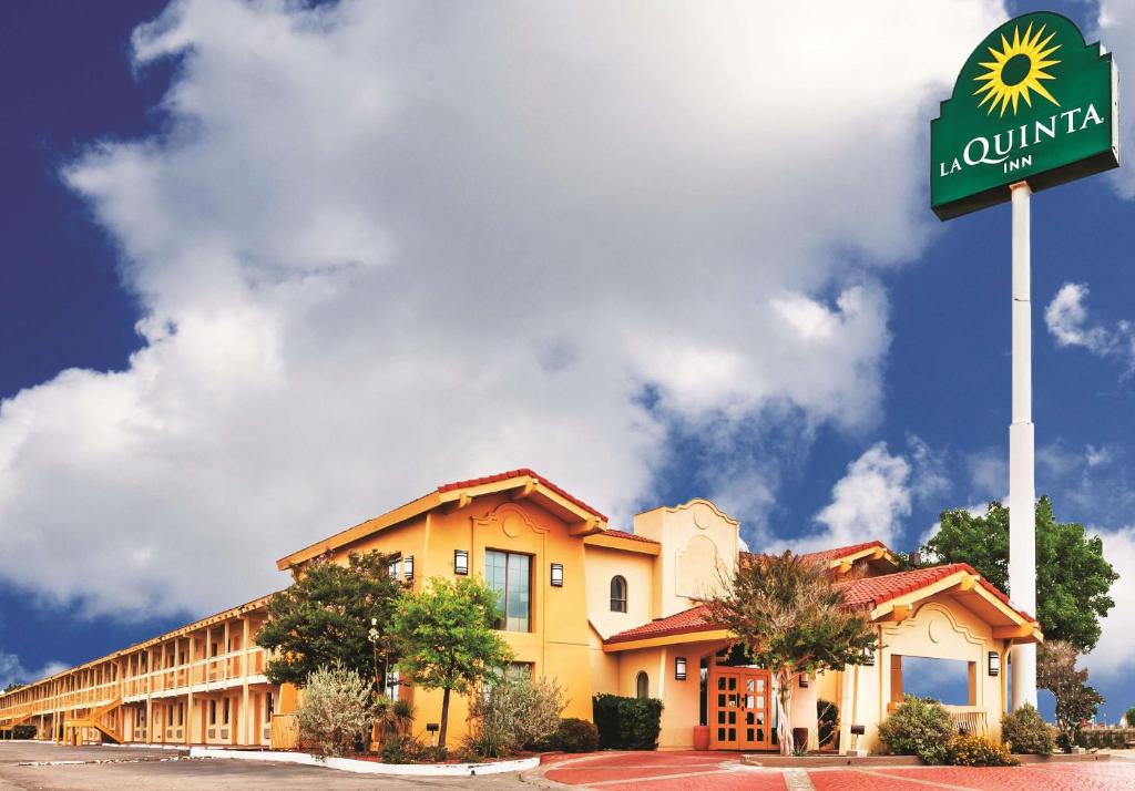La Quinta Inn by Wyndham Odessa photo 2