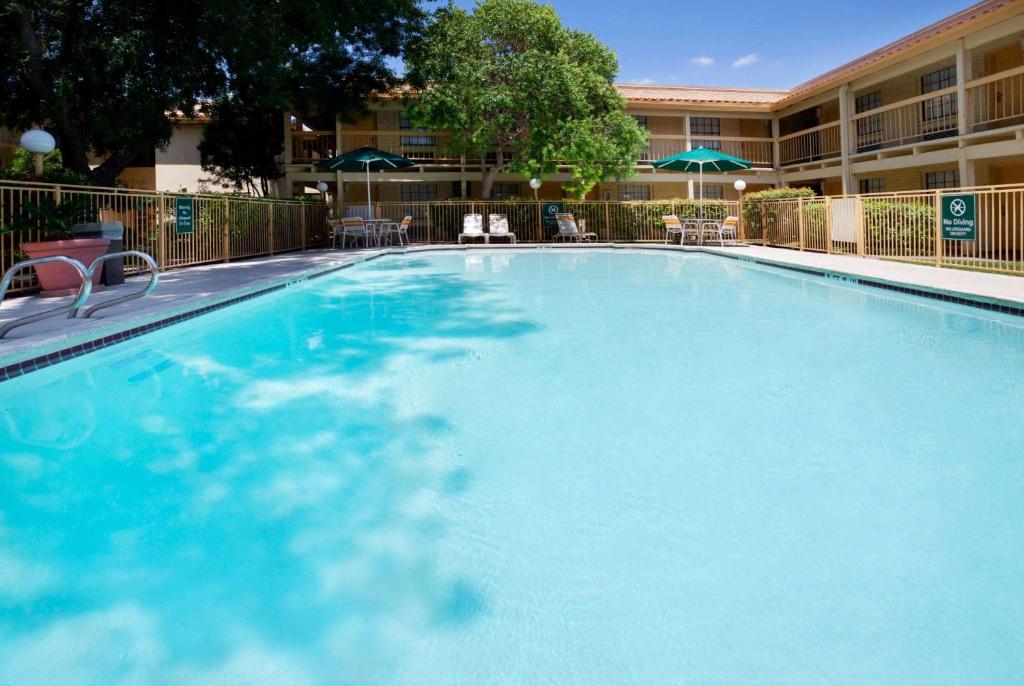 La Quinta Inn by Wyndham Austin Oltorf photo 3