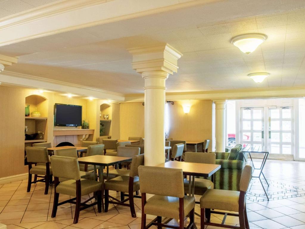 La Quinta Inn by Wyndham New Orleans Veterans / Metairie photo 2