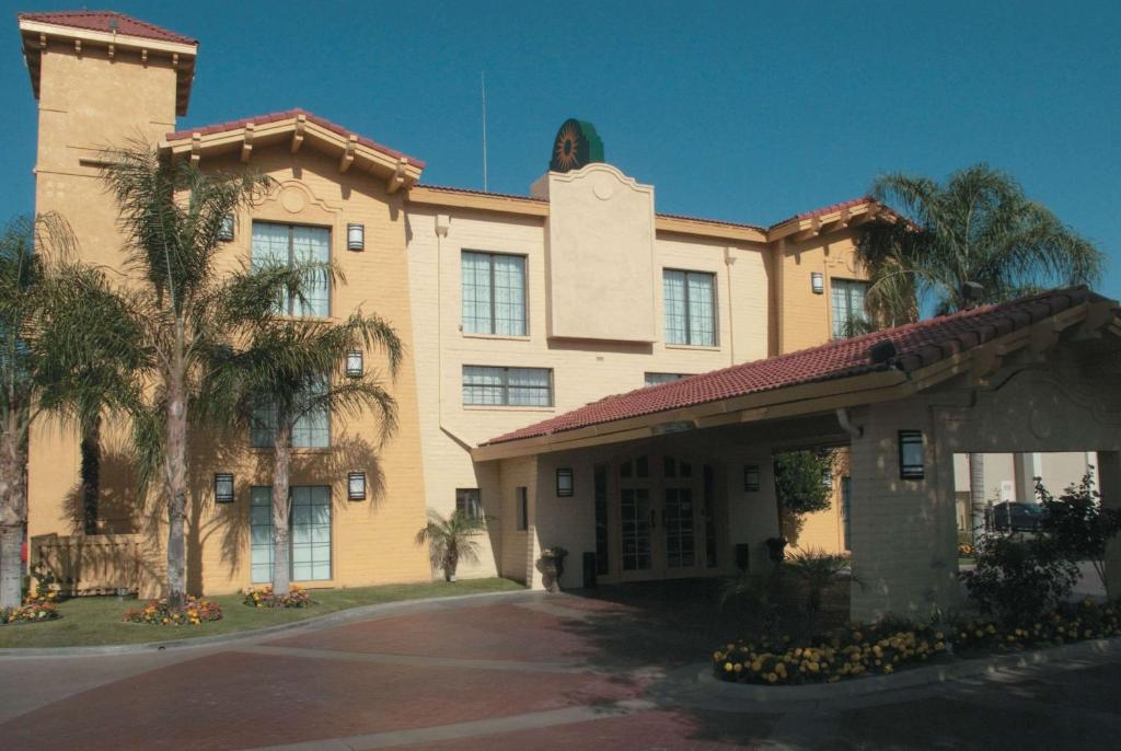 La Quinta Inn by Wyndham Bakersfield South image