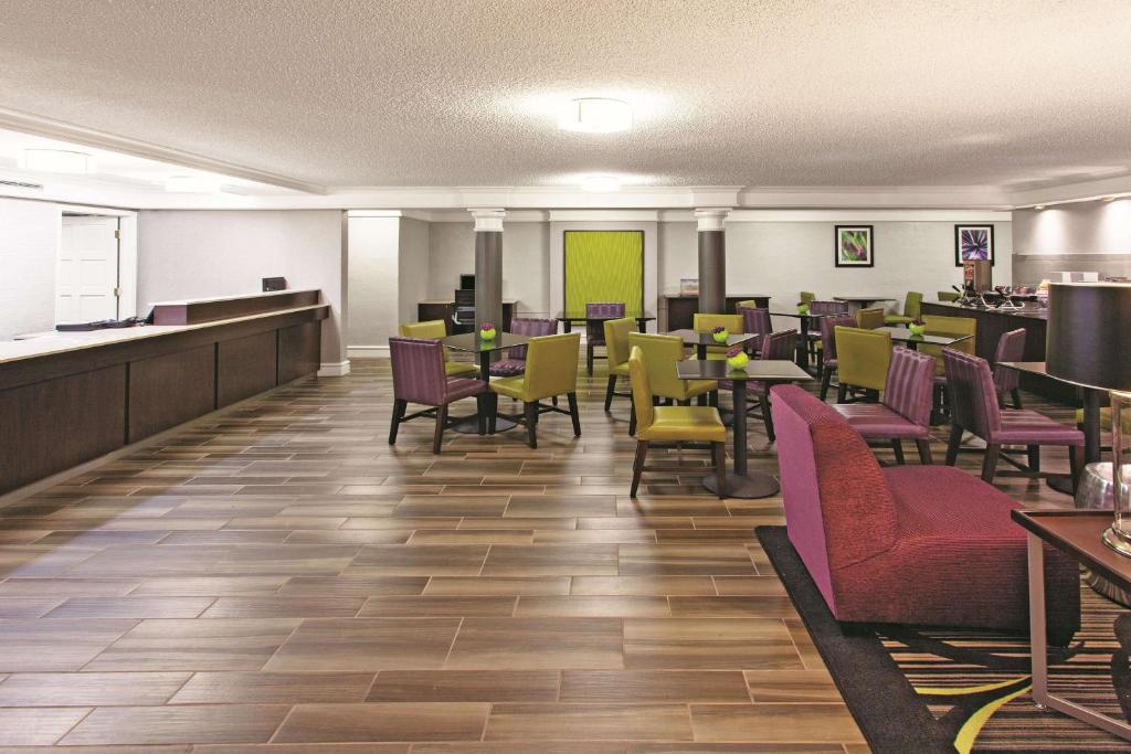 La Quinta Inn by Wyndham Fresno Yosemite image