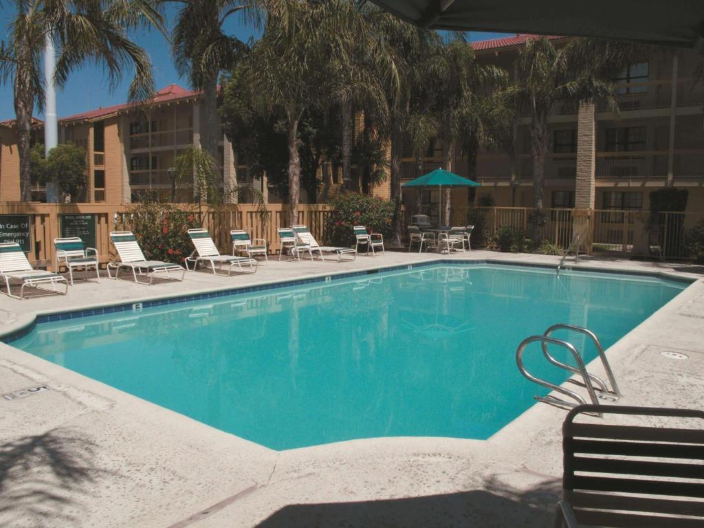 La Quinta Inn by Wyndham Bakersfield South photo 2