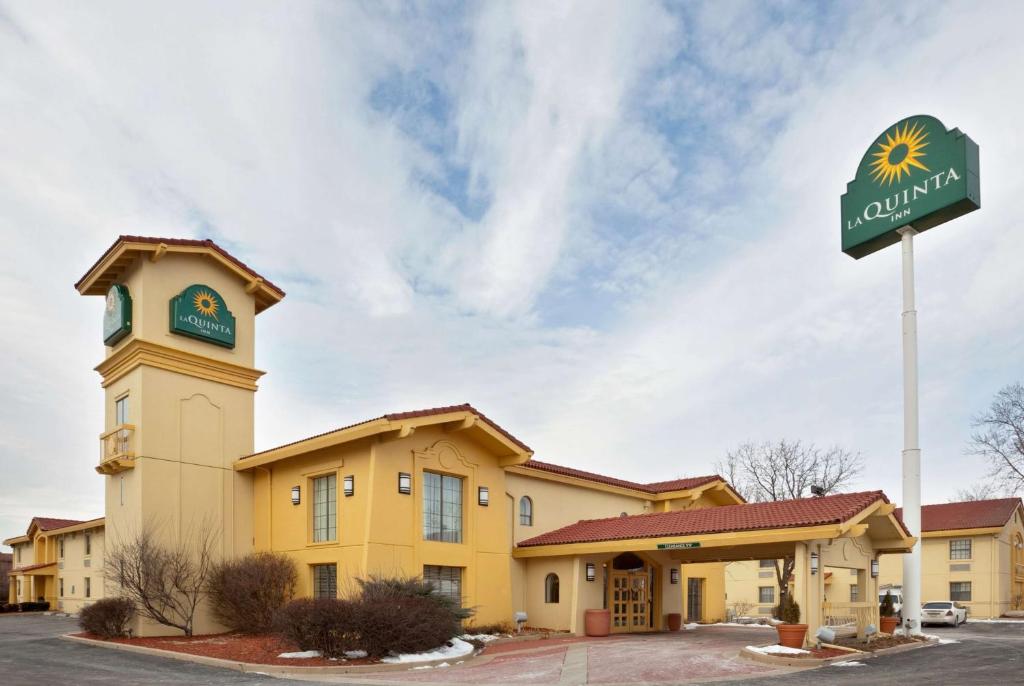 La Quinta Inn by Wyndham Omaha West image