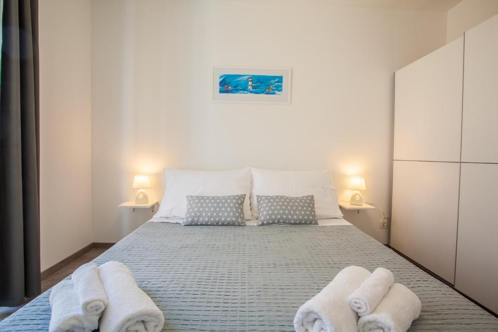 Apartment D photo 1