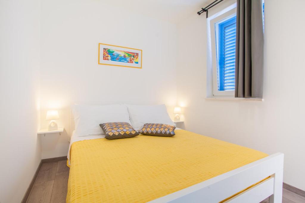 Apartment D photo 4