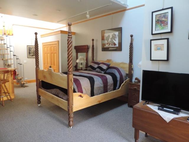 Abe's Spring Street Guest House photo 4