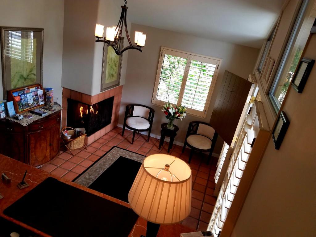 Adobe Inn photo 3