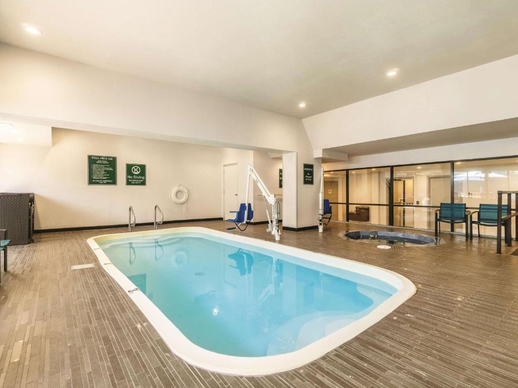 La Quinta Inn & Suites by Wyndham Glenwood Springs image