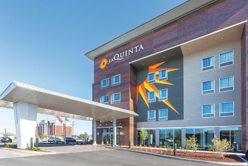 La Quinta by Wyndham Terre Haute photo 1