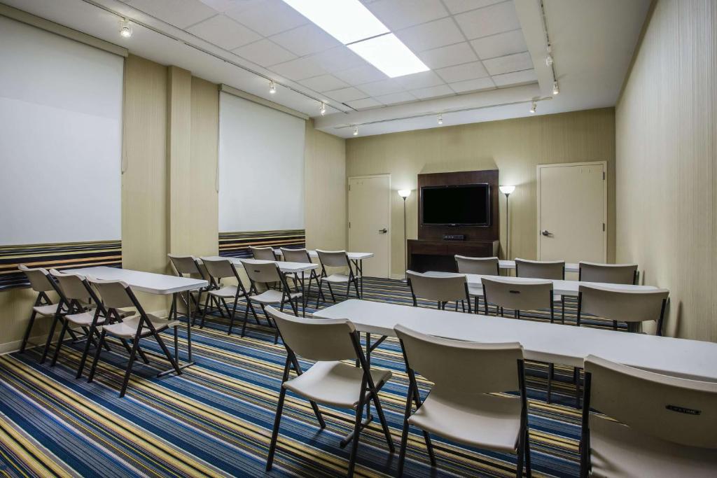 La Quinta by Wyndham Winchester photo 3