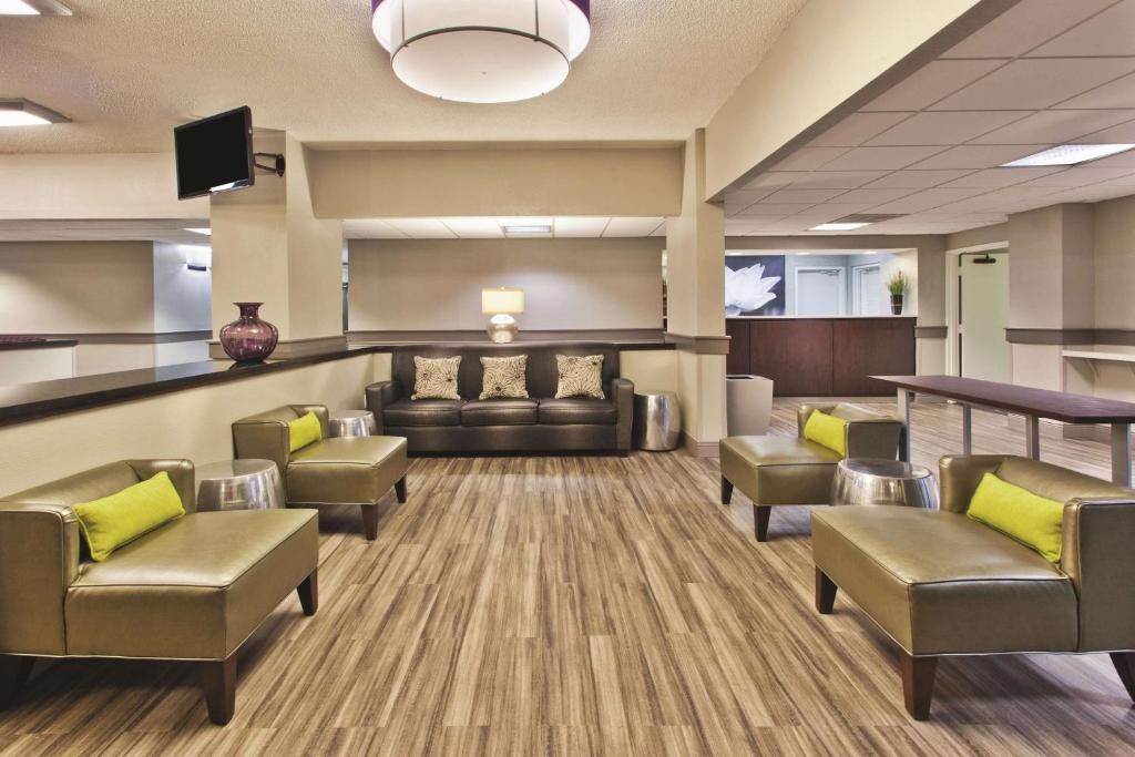 La Quinta by Wyndham Charleston Riverview photo 4