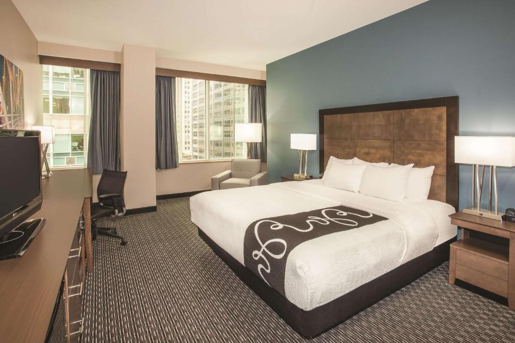 Двухместный (Номер с кроватью размера «king-size»), La Quinta by Wyndham Chicago Downtown