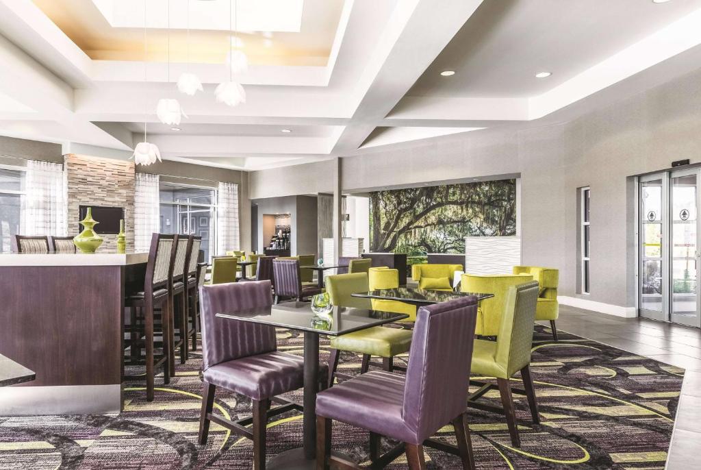 La Quinta by Wyndham Alexandria Airport photo 1
